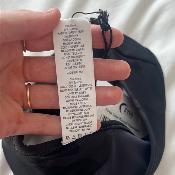 Zyia Active Black Headband - Picture 4 of 5